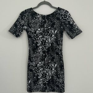 H&M Black & White Patterned Bodycon Dress scoop NWT Size 2